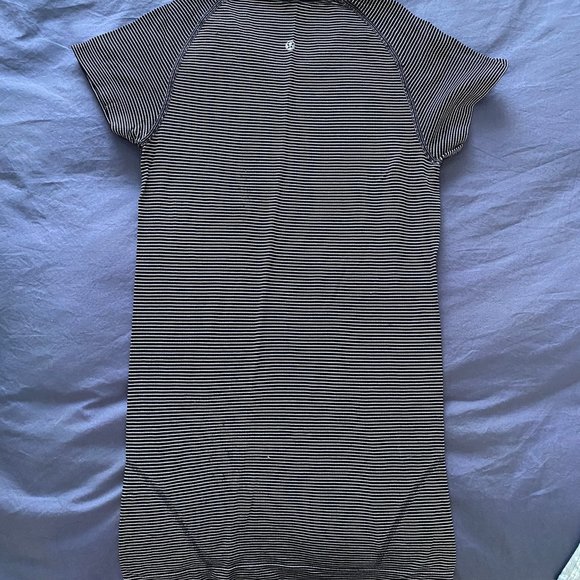 Lululemon tee - Picture 2 of 2